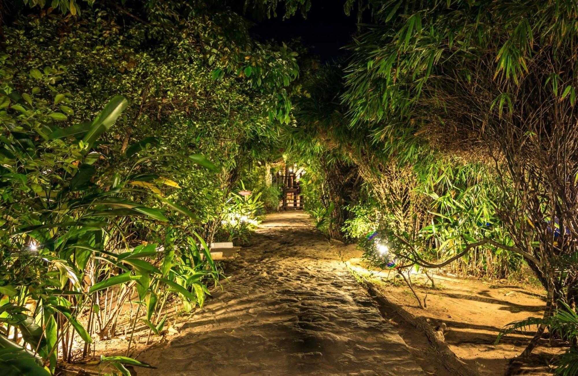 Sambor Village Hotel Kâmpóng Thum Esterno foto